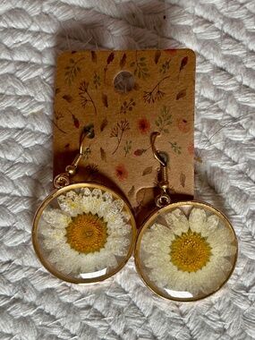 Handmade Pressed Daisy Earrings Dried Flower Resin Gold Dangle Boho Cottagecore